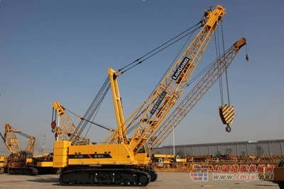 感受柳工新力量 TC500起重机震撼亮相2010上海宝马展